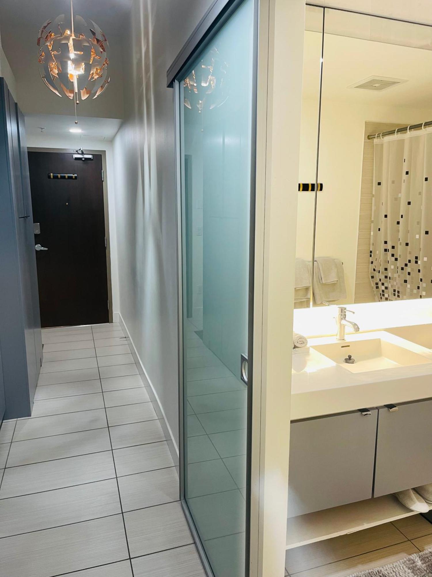 Beautiful Apartment Downtown, Mins To Rogers Arena, Stadium, Restaurants, Shops Ванкувер Экстерьер фото